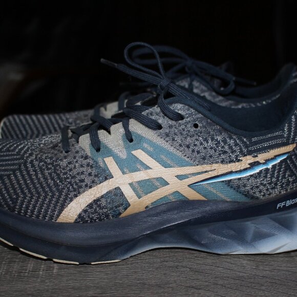 ASICS NOVABLAST 3 Athletic Shoes Sneakers Size 8.5 Cross Training Running Walkin - Picture 2 of 9